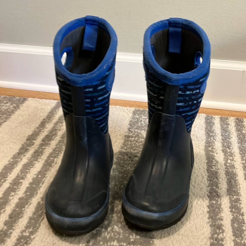 Bog snow boots size 10